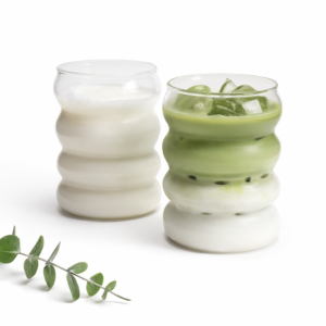 Vaso de vidrio ondulado